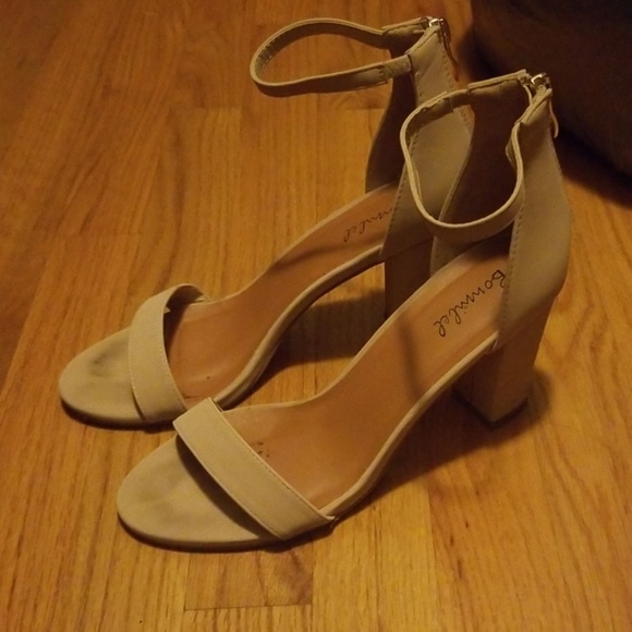 Woman's open toe heel - Picture 2 of 4